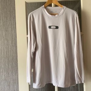 🚹Oakley Men’s Rash-guard long sleeve T-shirt in size L